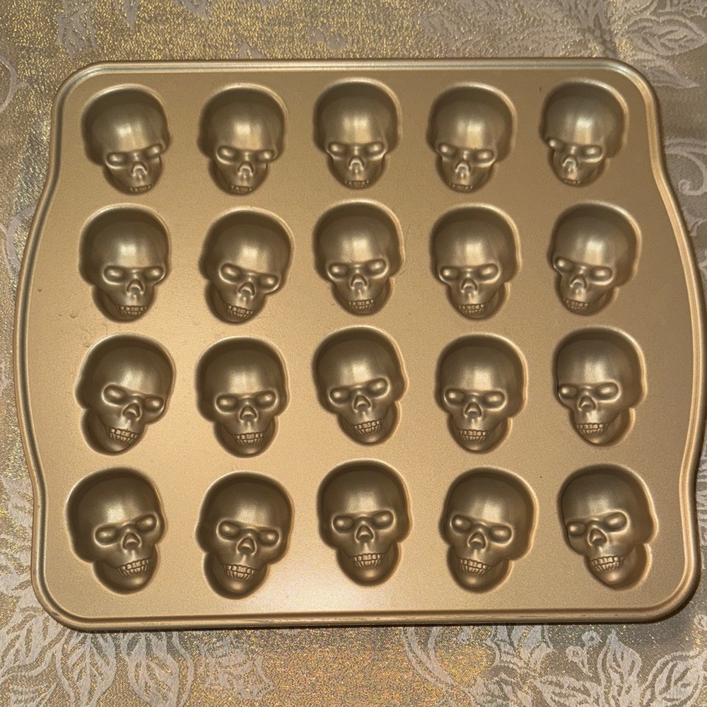 NORDICWARE SKULL BITES BAKING PAN